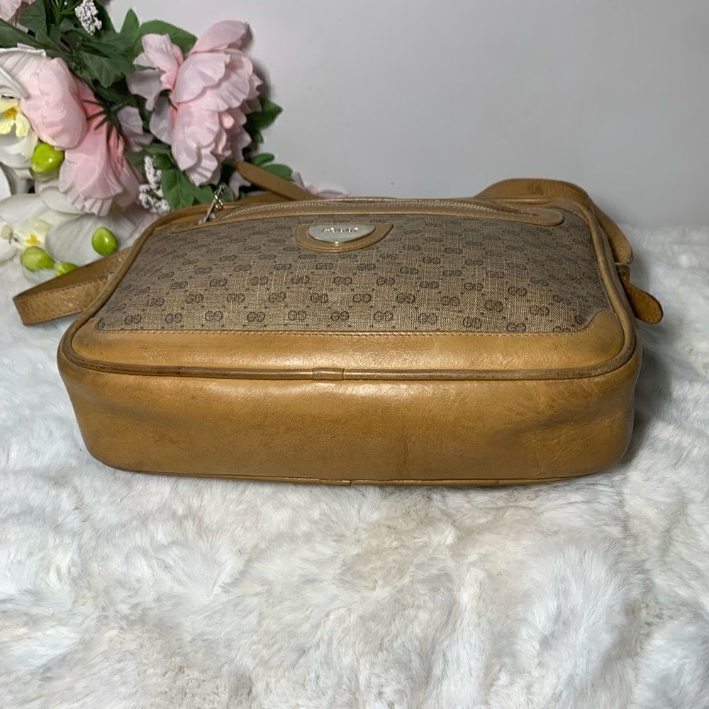 Authentic Vintage Gucci GG Logo Shoulder Bag - Picture 5 of 15
